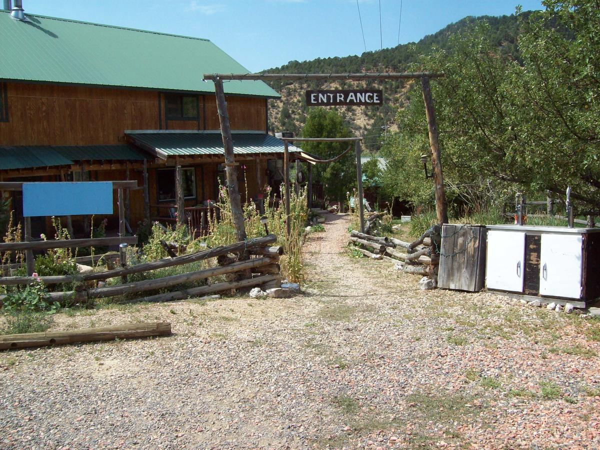 The Wandering Star Inn Glendale Exterior photo